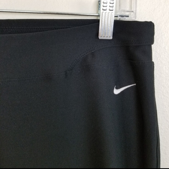Nike| fit dry black workout capri size medium - Picture 2 of 4